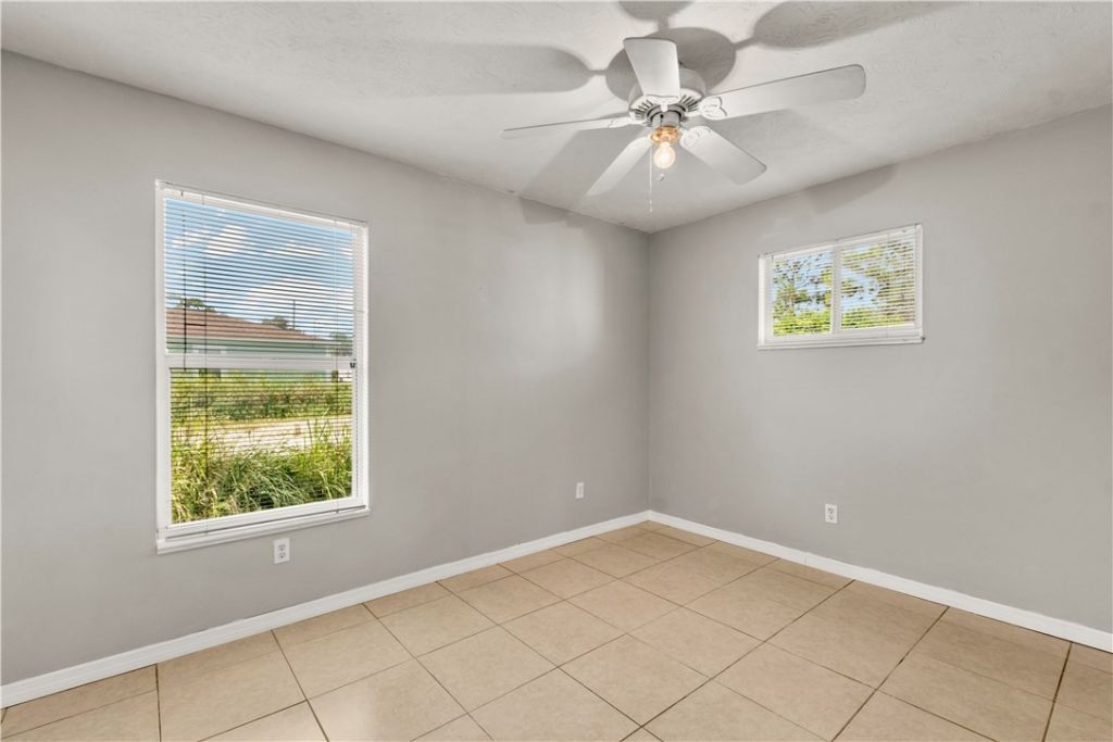 1175 12th Court Sw, Vero Beach, FL 32962 Photo