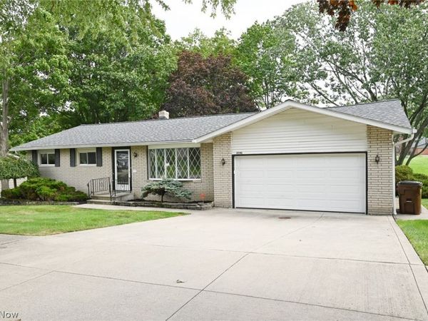 2745 Brian Drive, Parma, OH 44134
