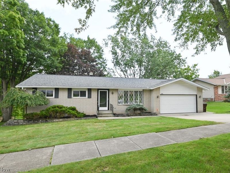 2745 Brian Drive, Parma, OH 44134 Photo 2