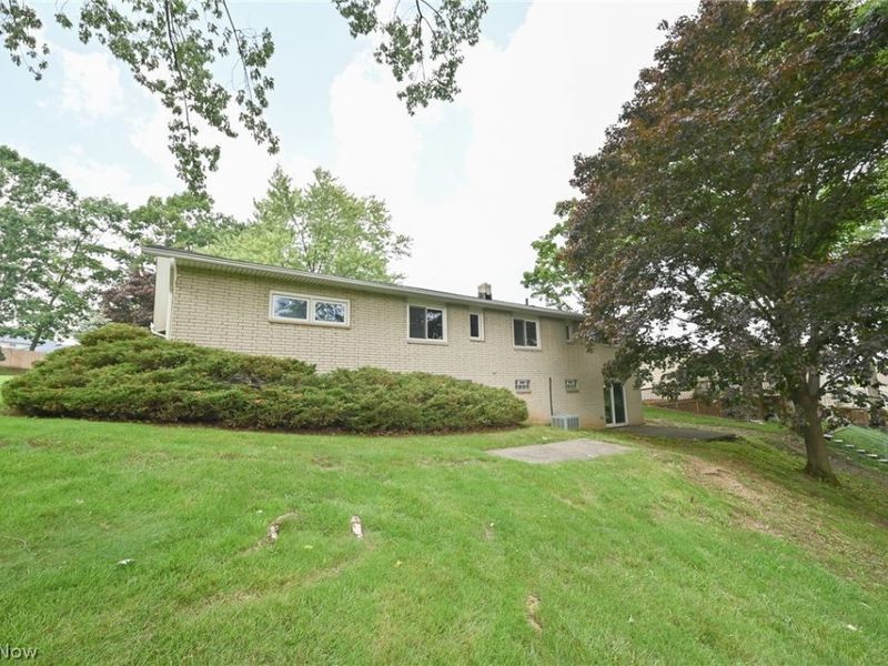 2745 Brian Drive, Parma, OH 44134 Photo 3