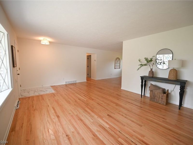 2745 Brian Drive, Parma, OH 44134 Photo 5