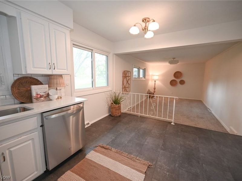 2745 Brian Drive, Parma, OH 44134 Photo 8