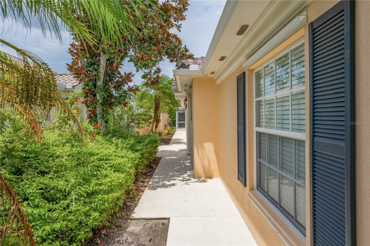 8012 Camminare Drive, Sarasota, FL 34238 Photo
