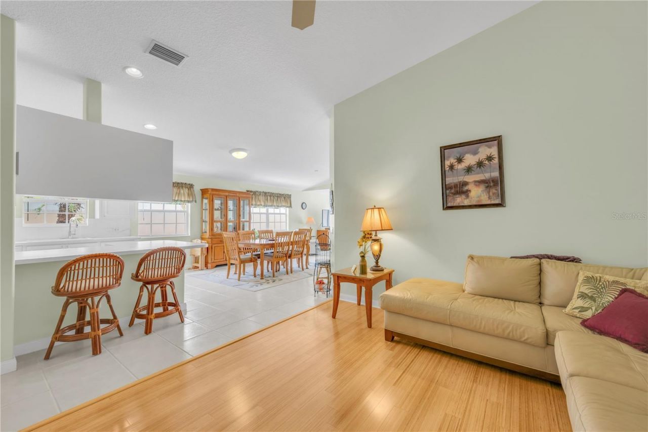 8012 Camminare Drive, Sarasota, FL 34238 Photo