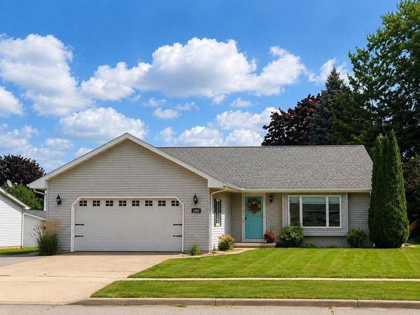 1900 FIELDCREST DRIVE, Kaukauna, WI 54130