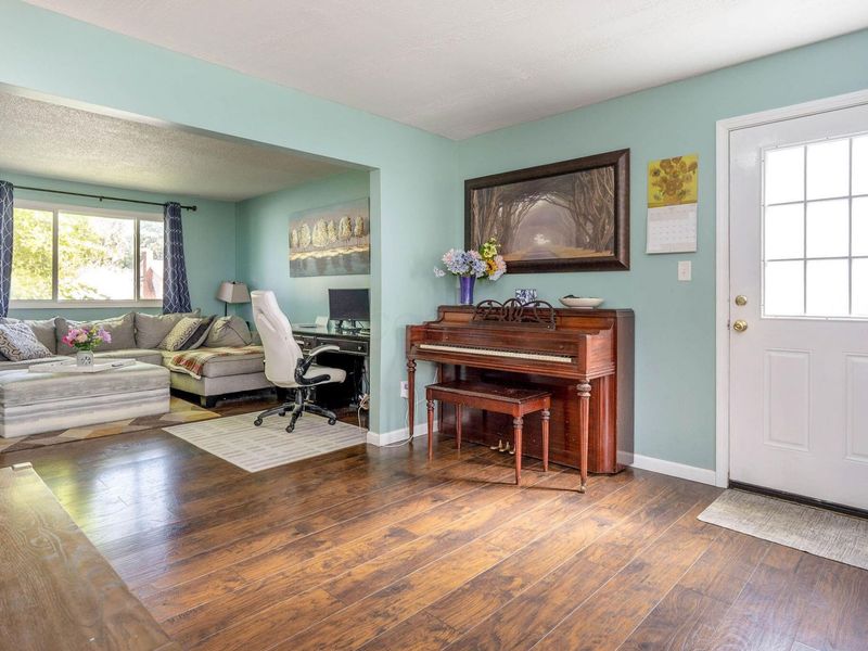 340 Parkdale Drive, West Jefferson, OH 43162 Photo 9