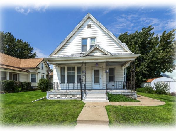 2112 Rockingham Road , Davenport, IA 52802