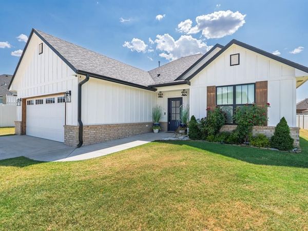 2688 Somerset Drive, Shawnee, OK 74804