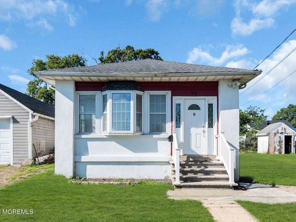 94 Neptune Place, Laurence Harbor, NJ 08879