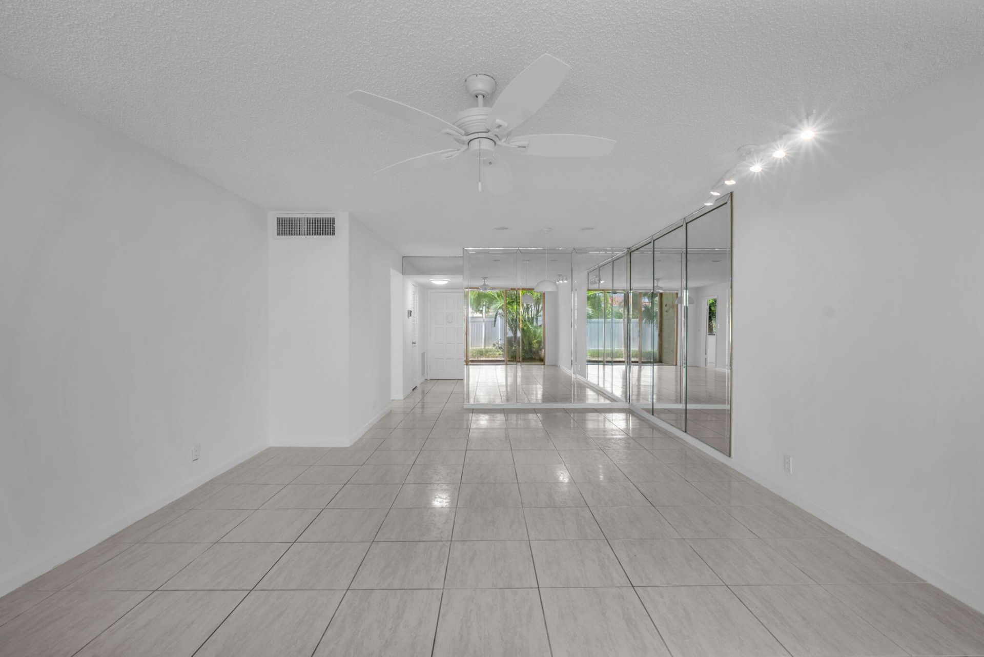 4090 Tivoli Court, Unit 107, Lake Worth, FL 33467 Photo