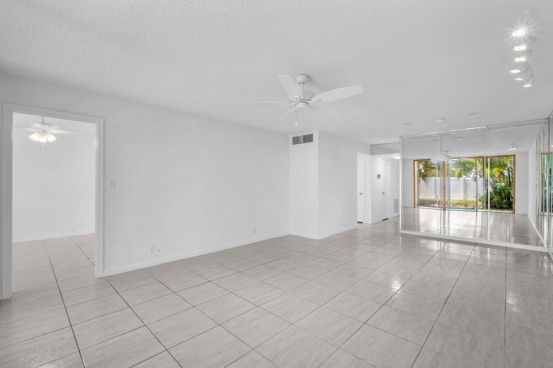 4090 Tivoli Court, Unit 107, Lake Worth, FL 33467 Photo