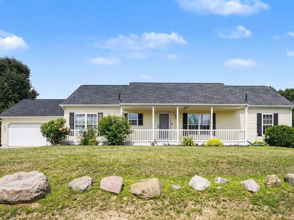 1082 Azalea Drive, Jackson, MI 49201