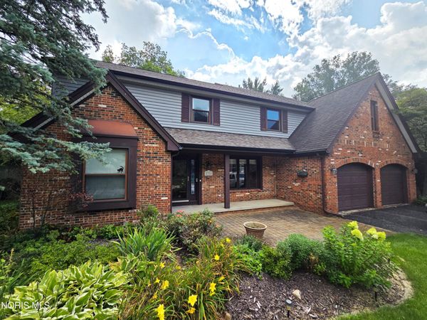 2716 Stoneleigh Drive, Toledo, OH 43617