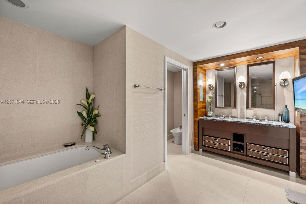 6899 Collins Ave , Unit 2708, Miami Beach, FL 33141 Photo