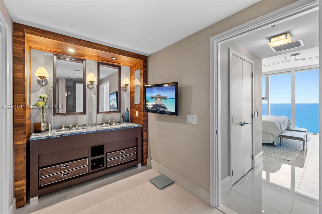 6899 Collins Ave , Unit 2708, Miami Beach, FL 33141 Photo