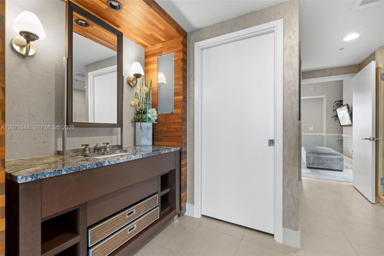 6899 Collins Ave , Unit 2708, Miami Beach, FL 33141 Photo