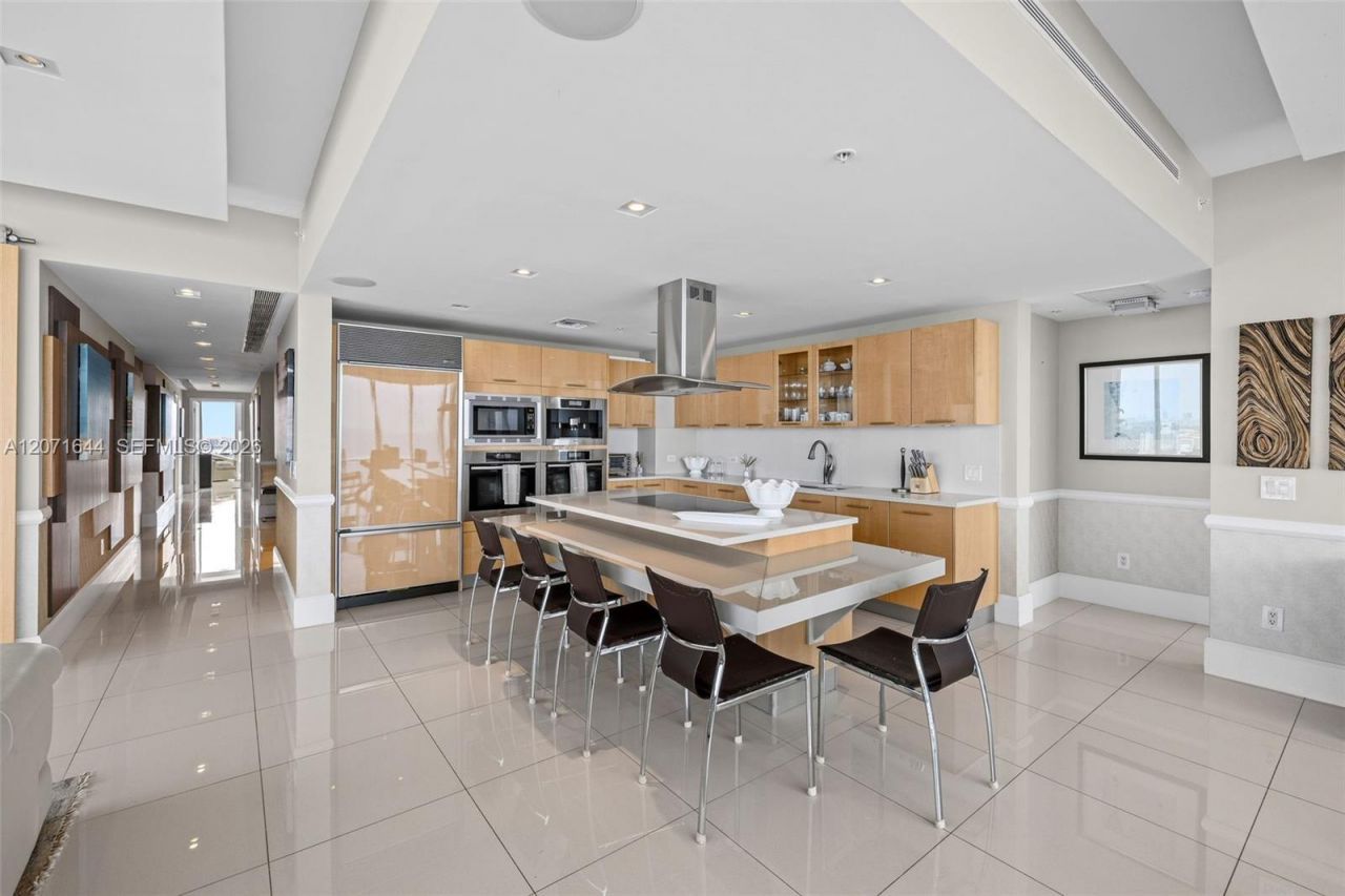 6899 Collins Ave , Unit 2708, Miami Beach, FL 33141 Photo