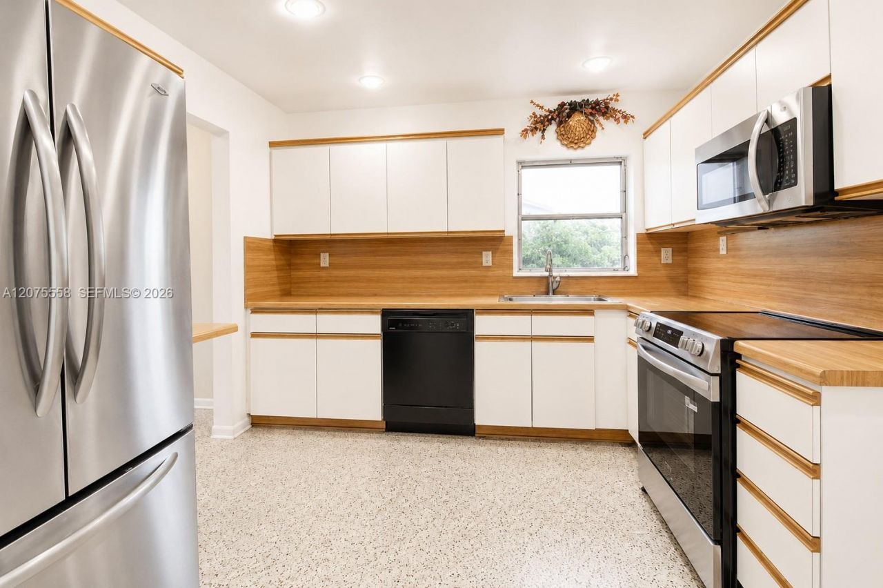 3115 Village Green Dr, Miami, FL 33175 Photo