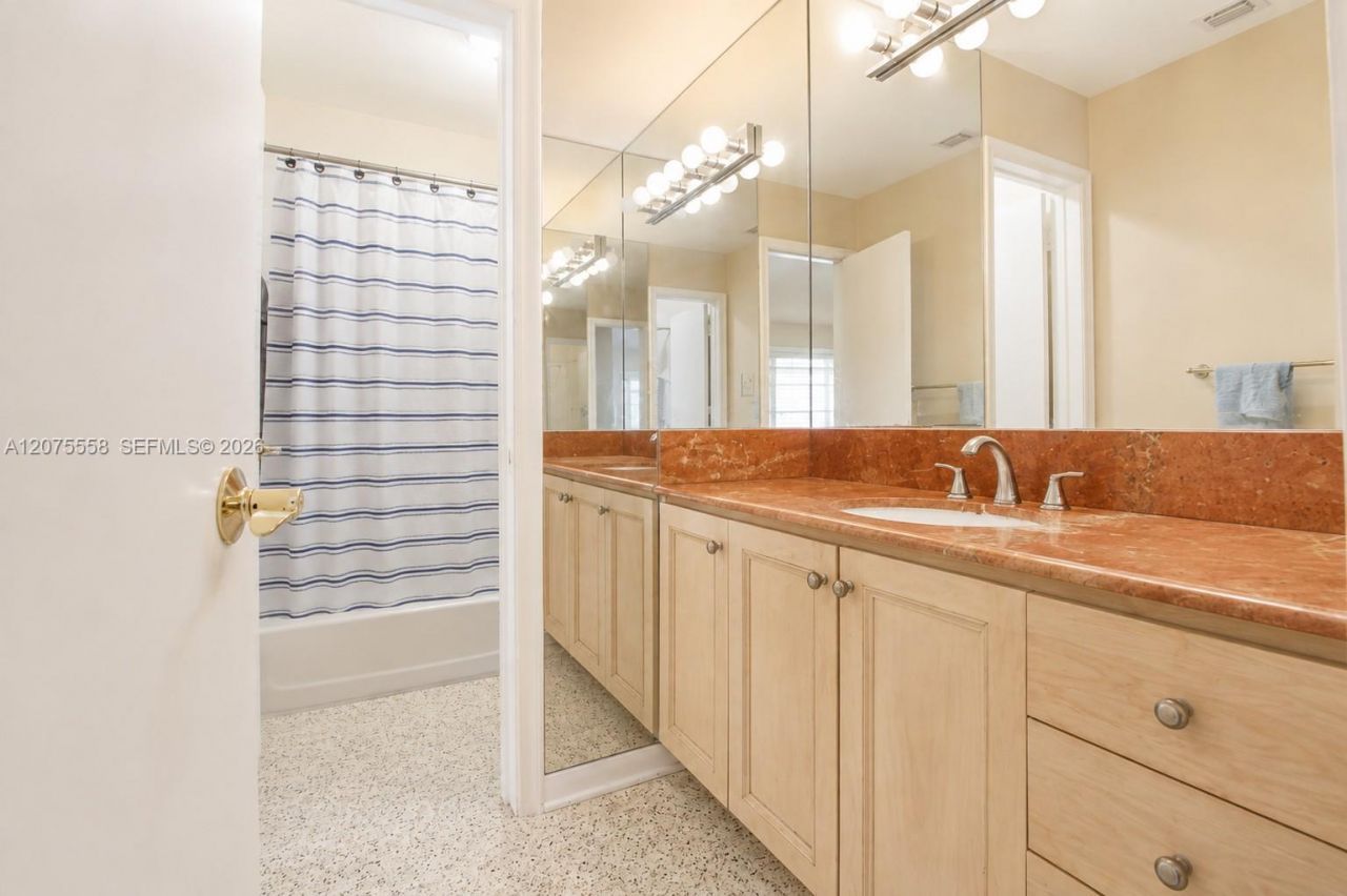 3115 Village Green Dr, Miami, FL 33175 Photo