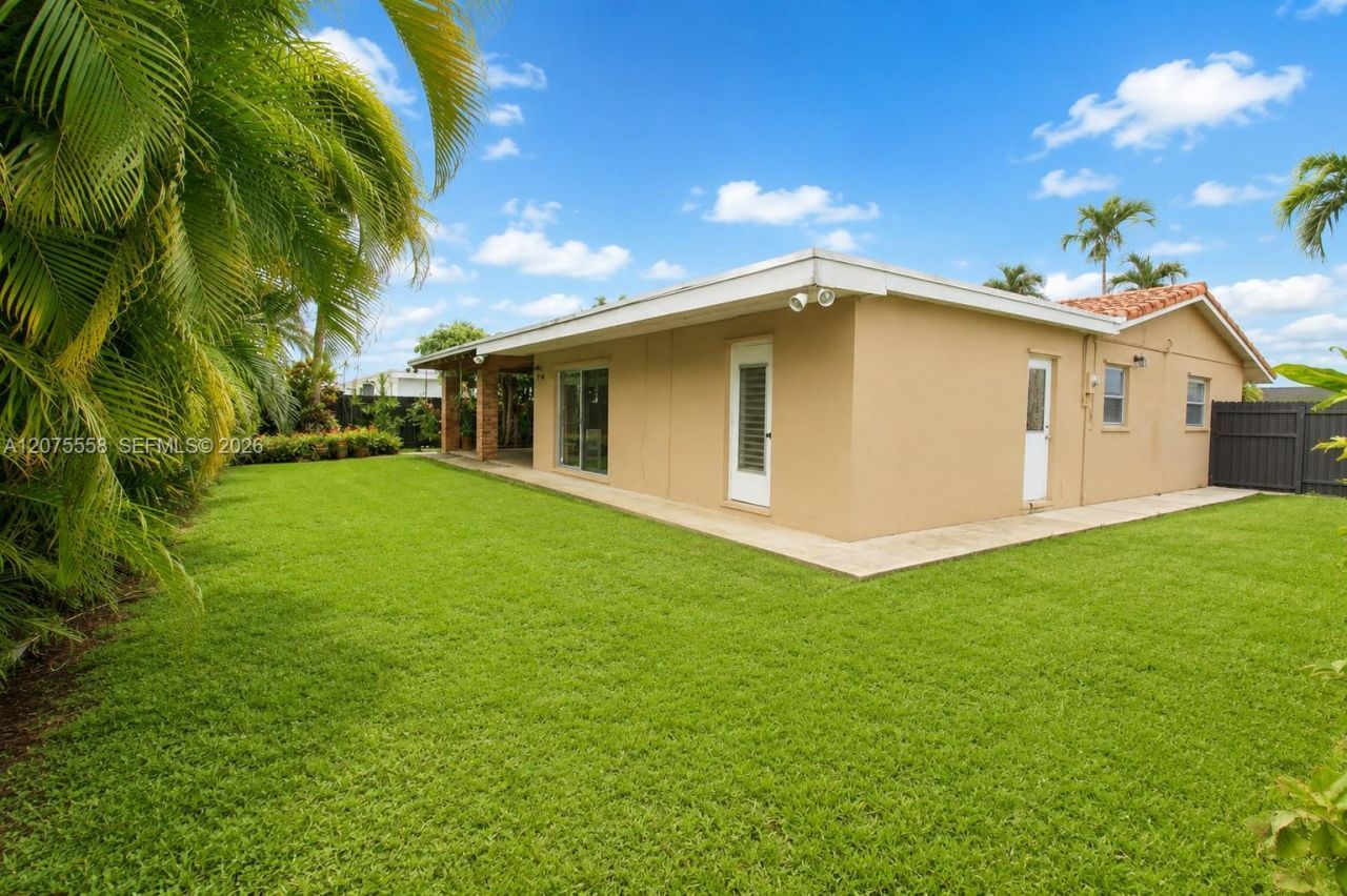 3115 Village Green Dr, Miami, FL 33175 Photo