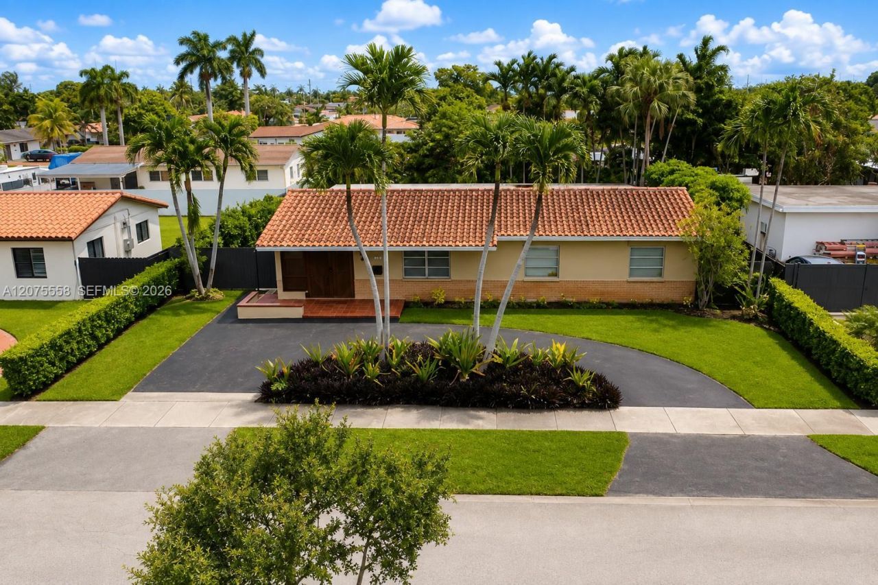 3115 Village Green Dr, Miami, FL 33175 Photo