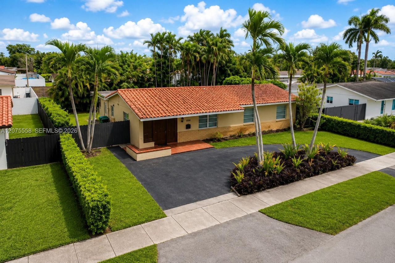 3115 Village Green Dr, Miami, FL 33175 Photo