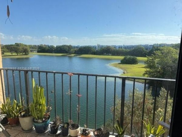 9688 Fontainebleau Blvd , Unit 409, Miami, FL 33172