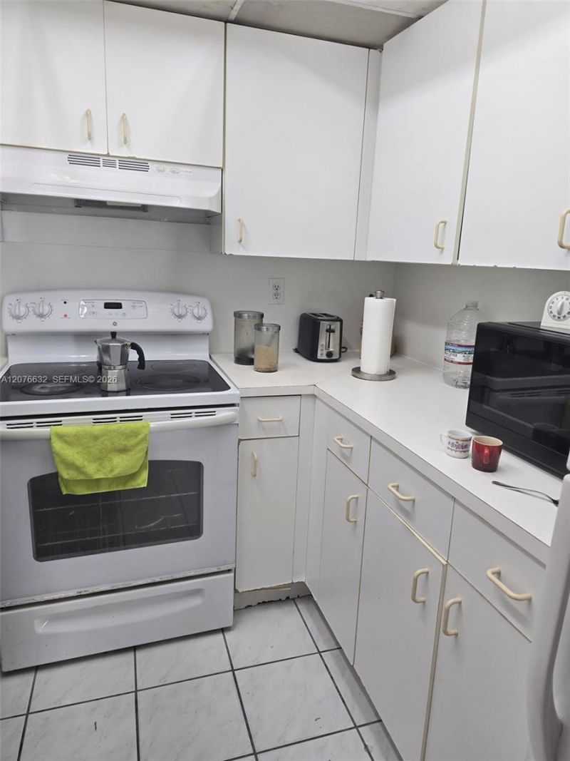 9688 Fontainebleau Blvd , Unit 409, Miami, FL 33172 Photo