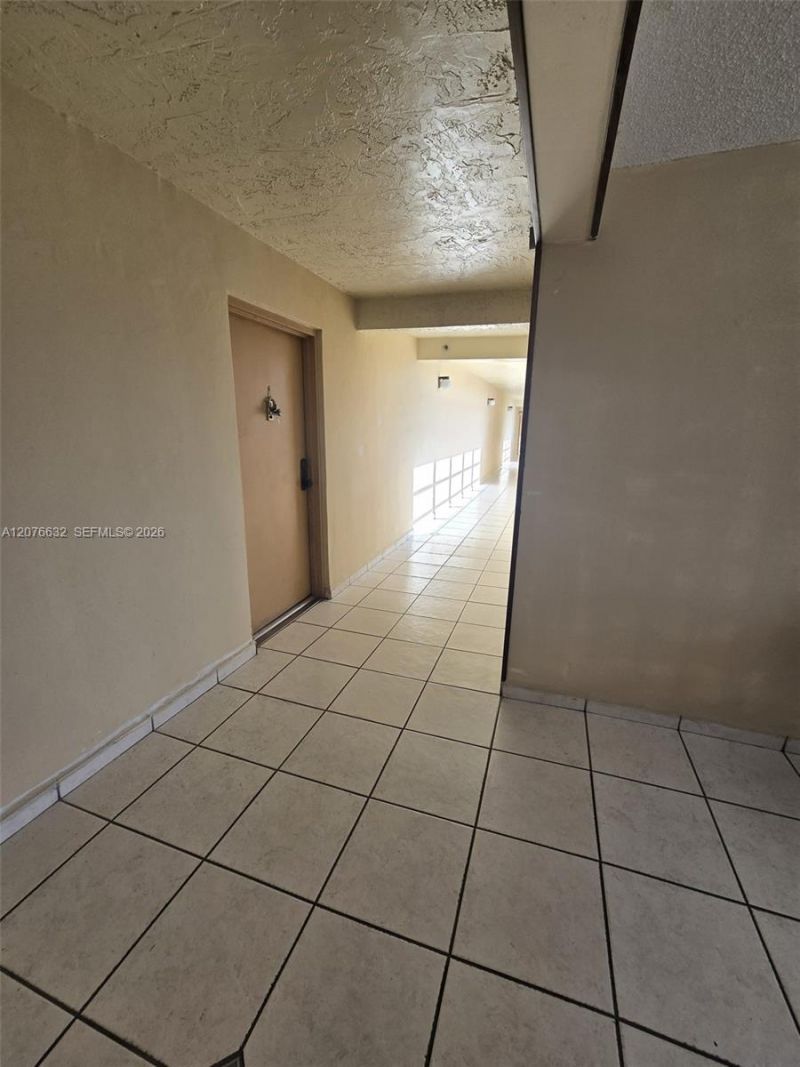 9688 Fontainebleau Blvd , Unit 409, Miami, FL 33172 Photo