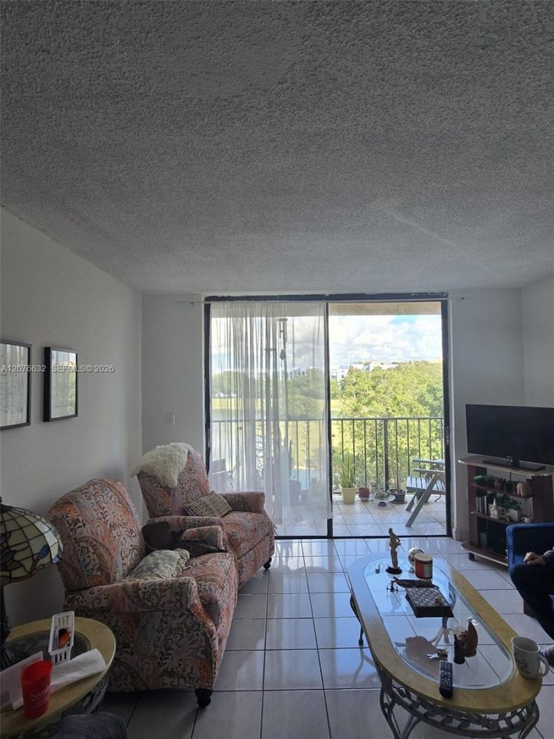 9688 Fontainebleau Blvd , Unit 409, Miami, FL 33172 Photo