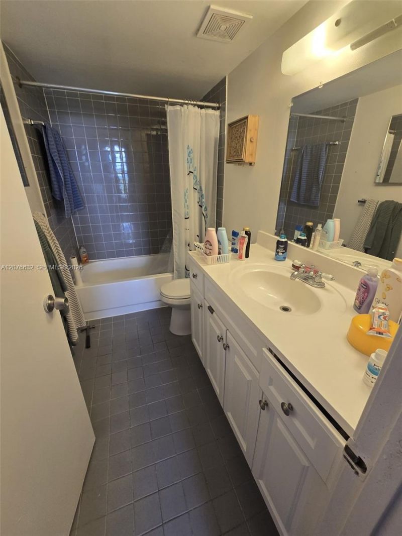 9688 Fontainebleau Blvd , Unit 409, Miami, FL 33172 Photo