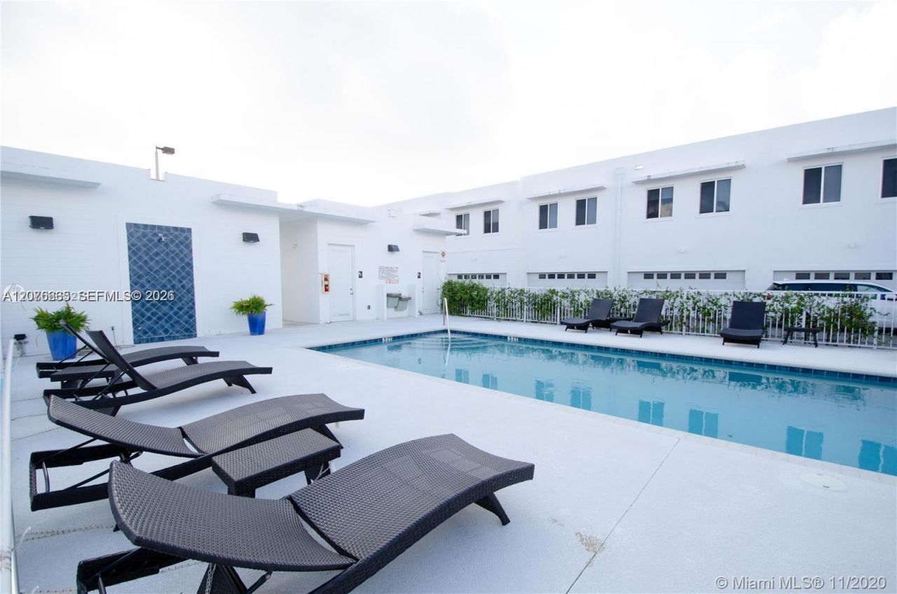 2651 NE 212th Ter, Unit 207, Miami, FL 33180 Photo