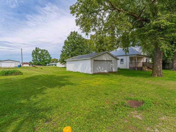 109 S MULBERRY Street, Chestnut, IL 62518