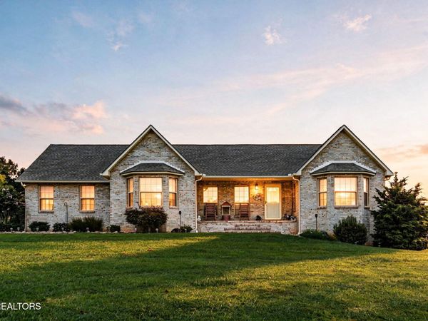 610 Dixon Farm Rd, Walland, TN 37886
