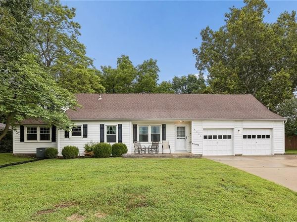 8236 Santa Fe Drive, Overland Park, KS 66204