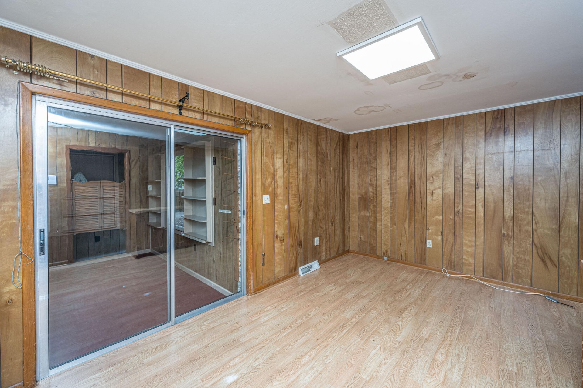 1056 Woodside Drive Photo 11