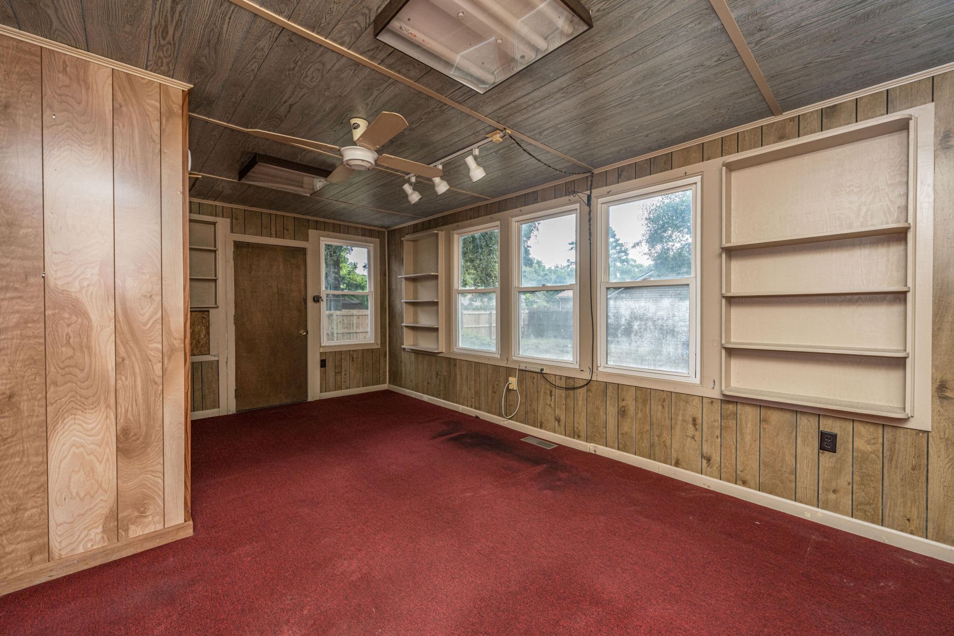 1056 Woodside Drive Photo 12