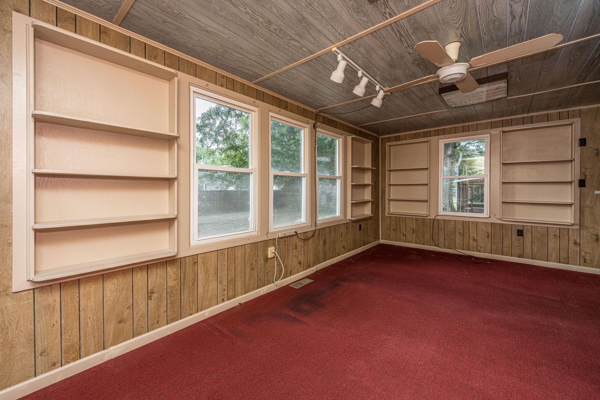 1056 Woodside Drive Photo 14