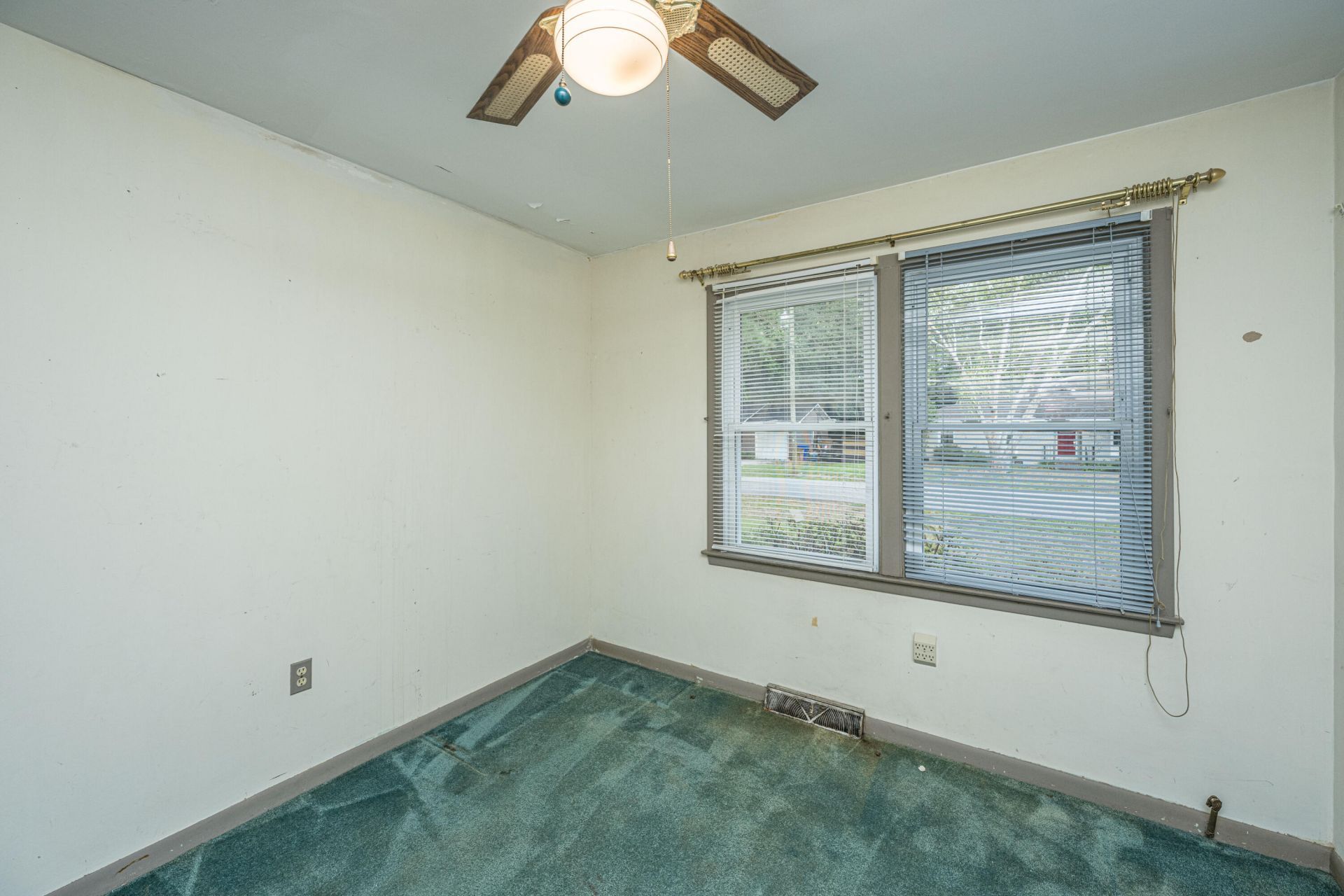 1056 Woodside Drive Photo 15