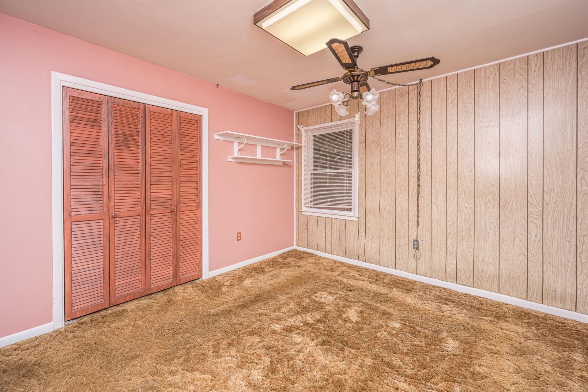 1056 Woodside Drive Photo 17