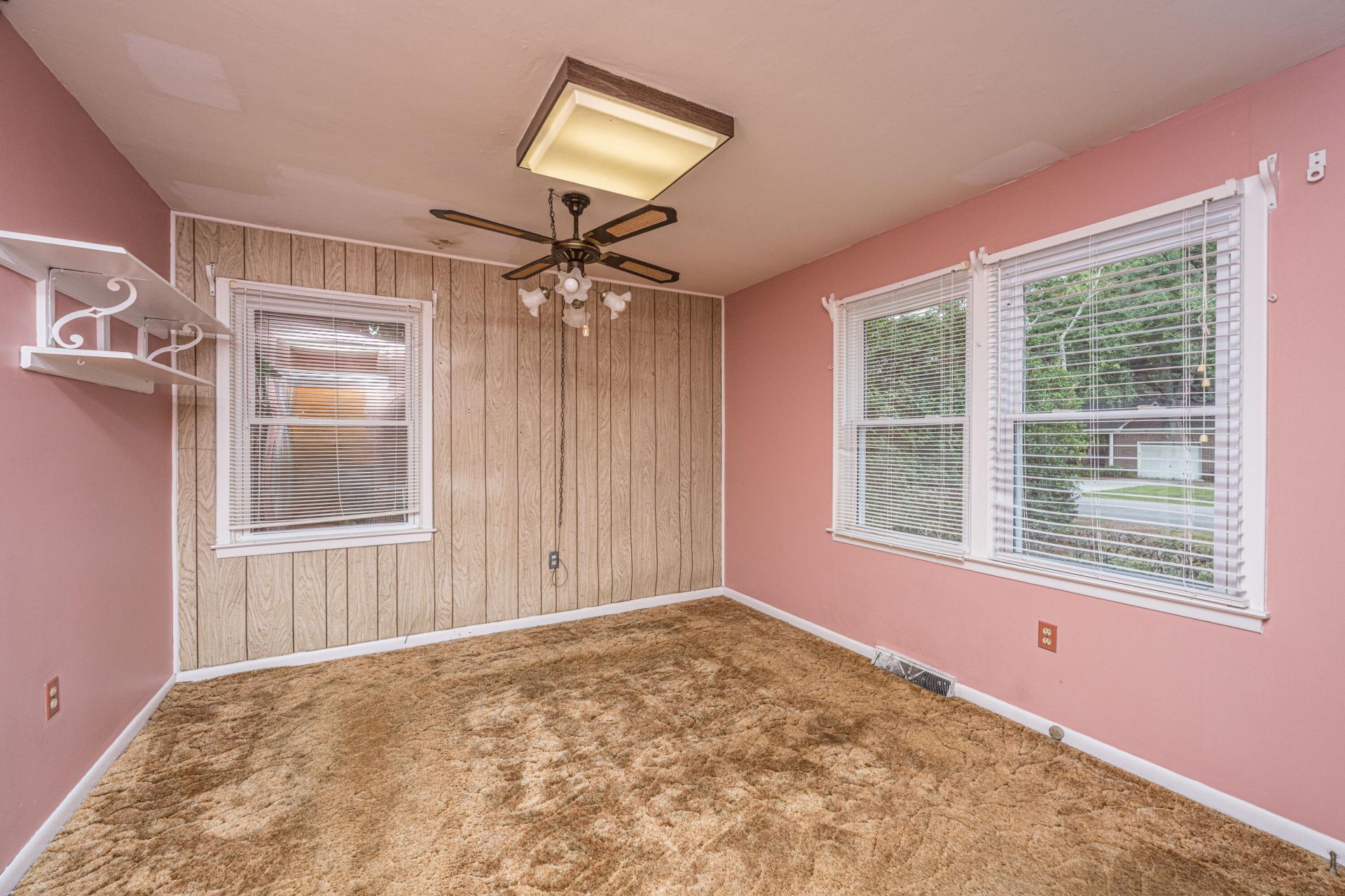 1056 Woodside Drive Photo 18