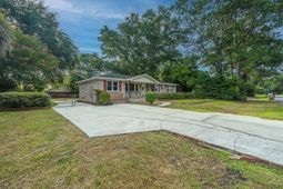 1056 Woodside Drive photo 4
