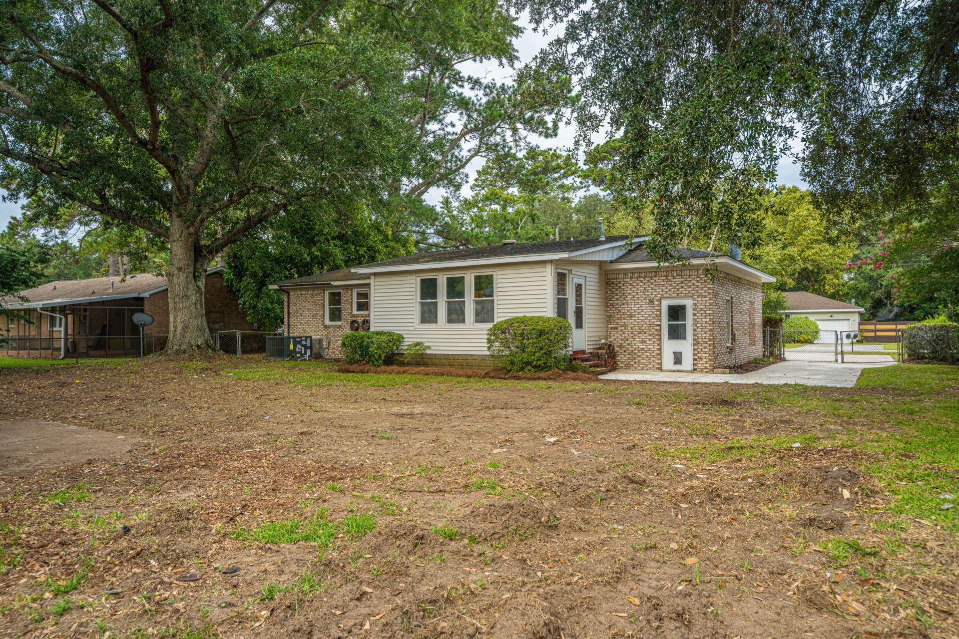 1056 Woodside Drive Photo 27