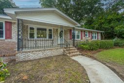 1056 Woodside Drive photo 4