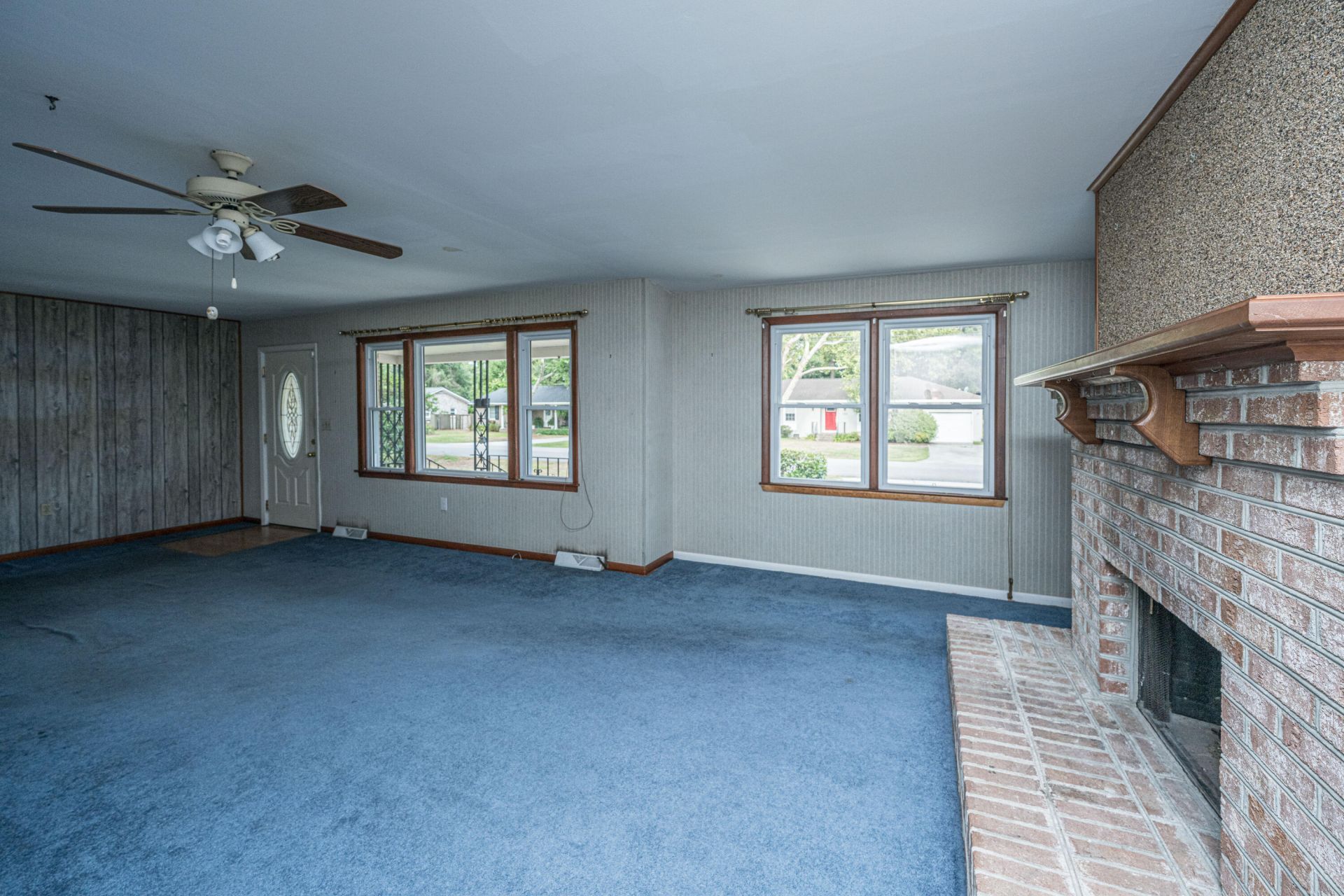 1056 Woodside Drive Photo 5