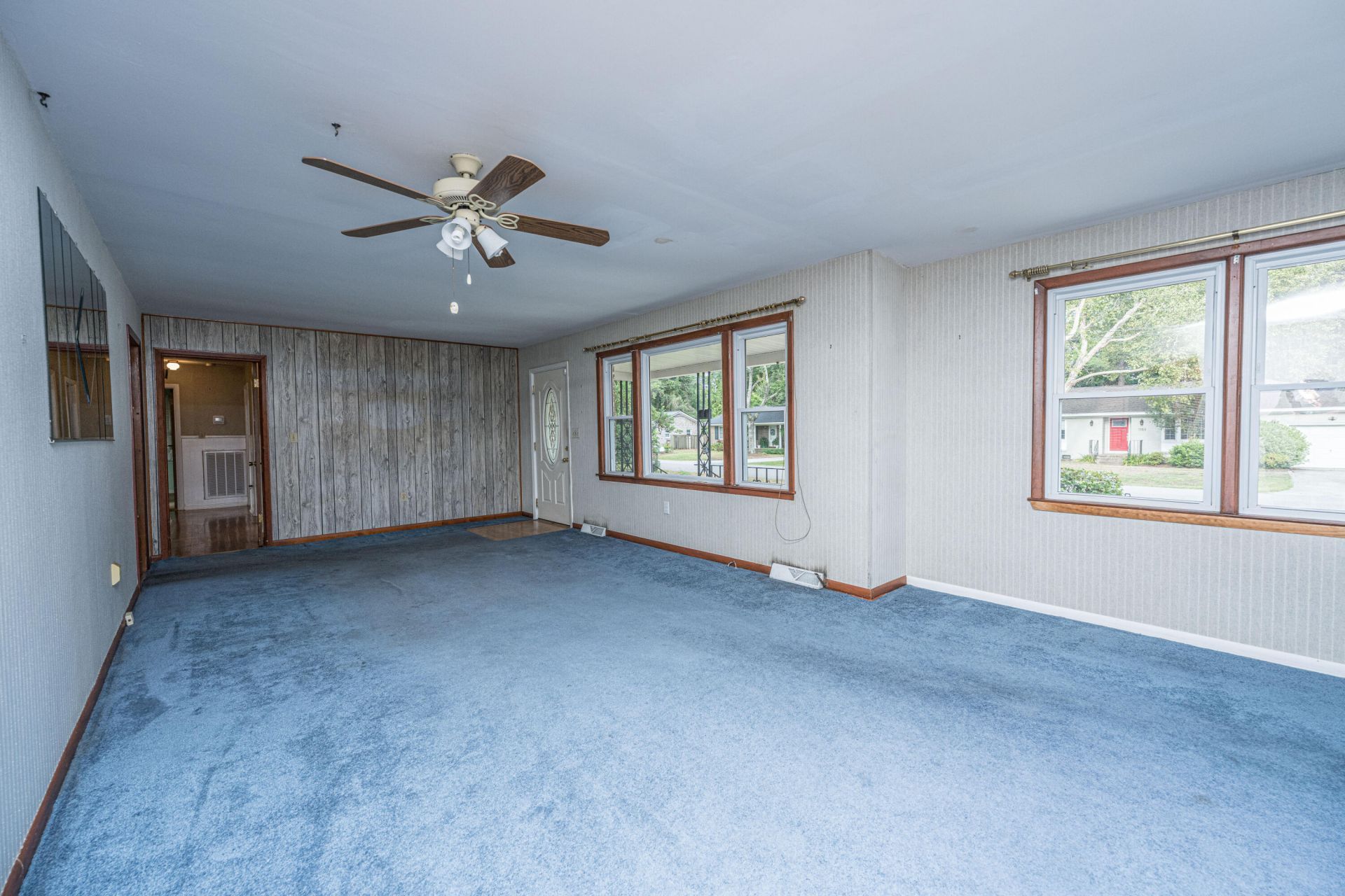 1056 Woodside Drive Photo 6