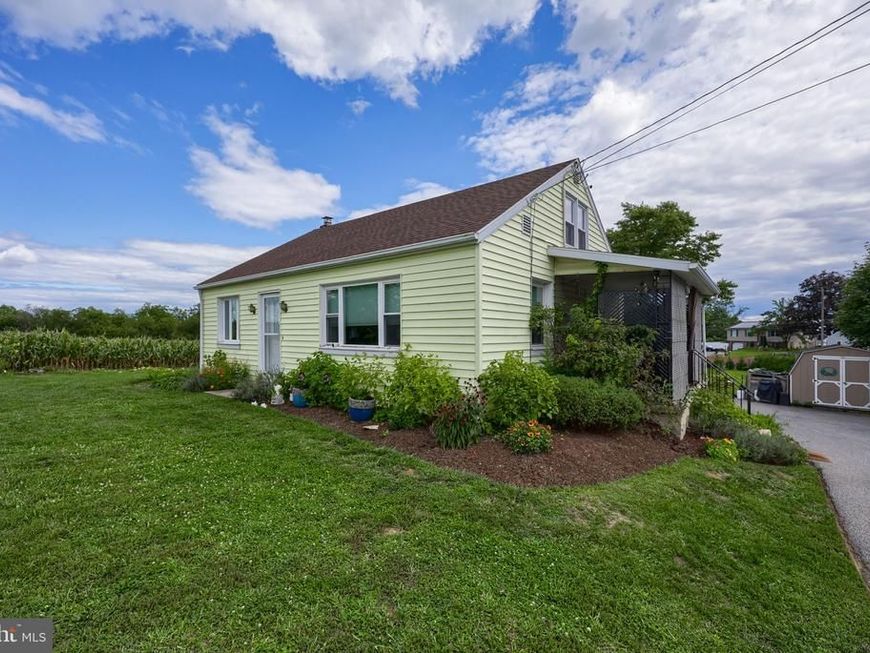 55 Larkspur Ln, Elizabethtown, PA 17022 Main Photo