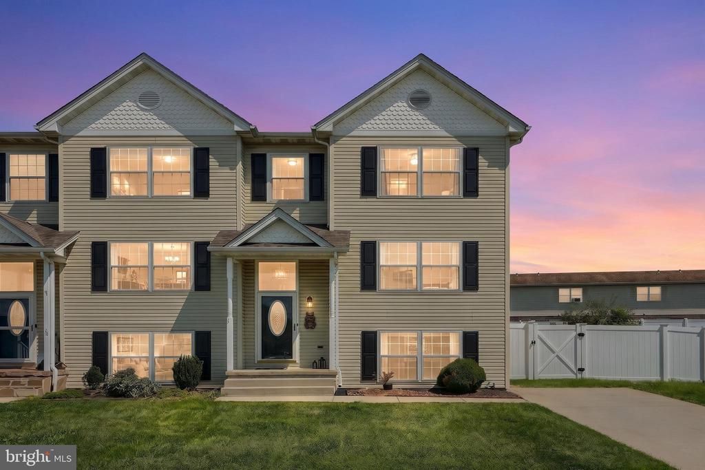 24 SQUIRE CIRCLE, MCSHERRYSTOWN, PA 17344