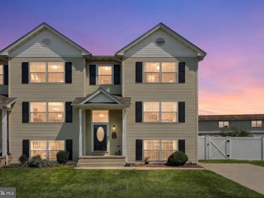 24 SQUIRE CIRCLE, MCSHERRYSTOWN, PA 17344