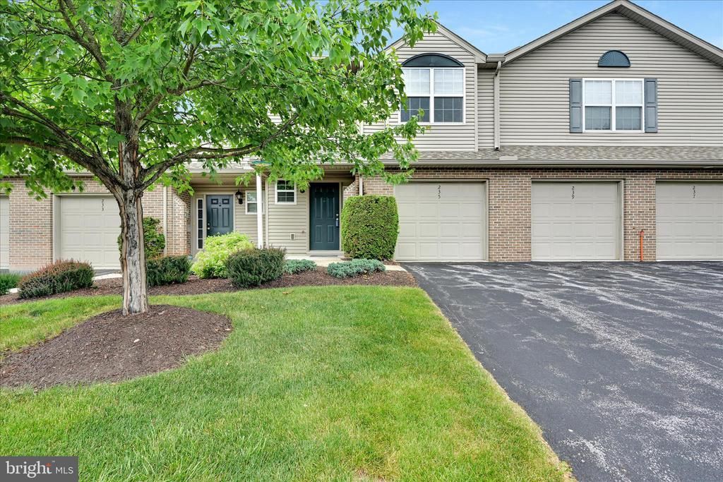 235 THRUSH DRIVE , HUMMELSTOWN, PA 17036